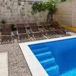 3 Bedroom Beautiful Apartment In Bacina Διαμέρισμα