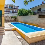 3 Bedroom Beautiful Apartment In Bacina Διαμέρισμα Bacina