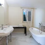 Διαμέρισμα 3 Bedroom Beautiful Apartment In Bacina Bacina