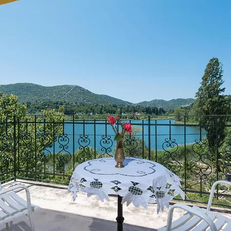 3 Bedroom Pet Friendly In *