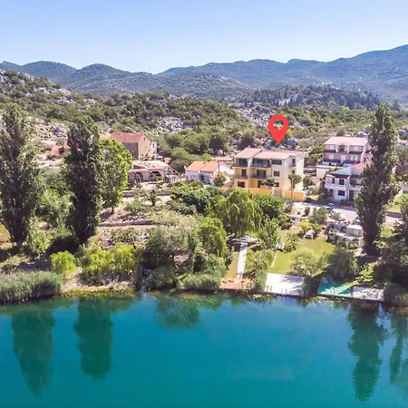 3 Bedroom Pet Friendly In *