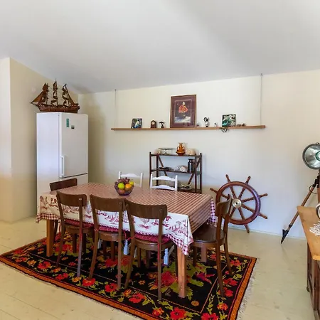 3 Bedroom Pet Friendly In Apartament *