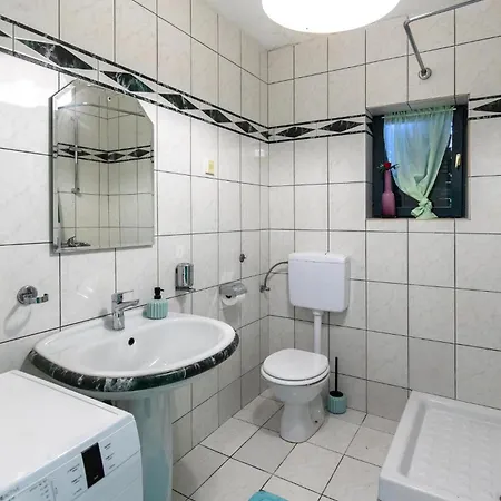 3 Bedroom Pet Friendly In Apartament